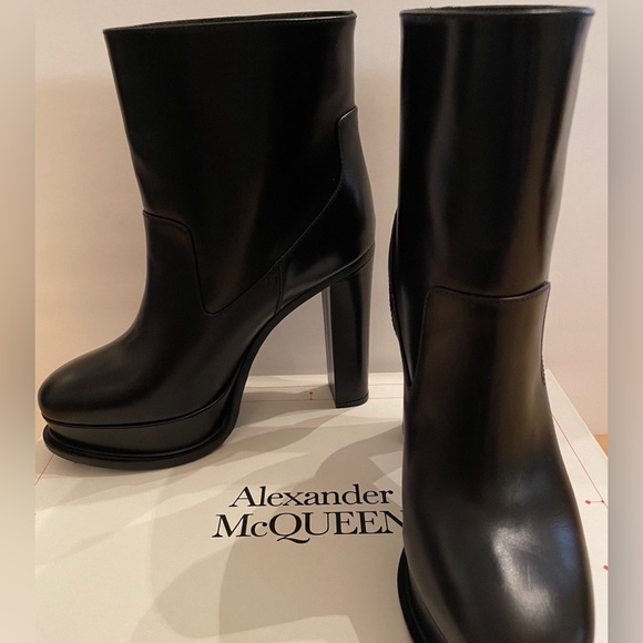 Alexander McQueen Platform Ankle Boot - Picture 3 of 3